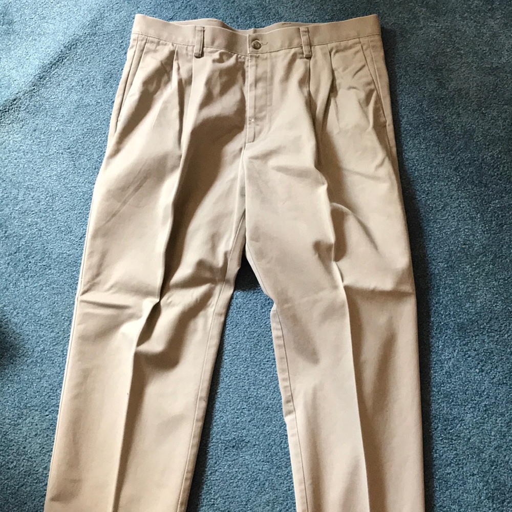 Dockers pleated classic fit khaki